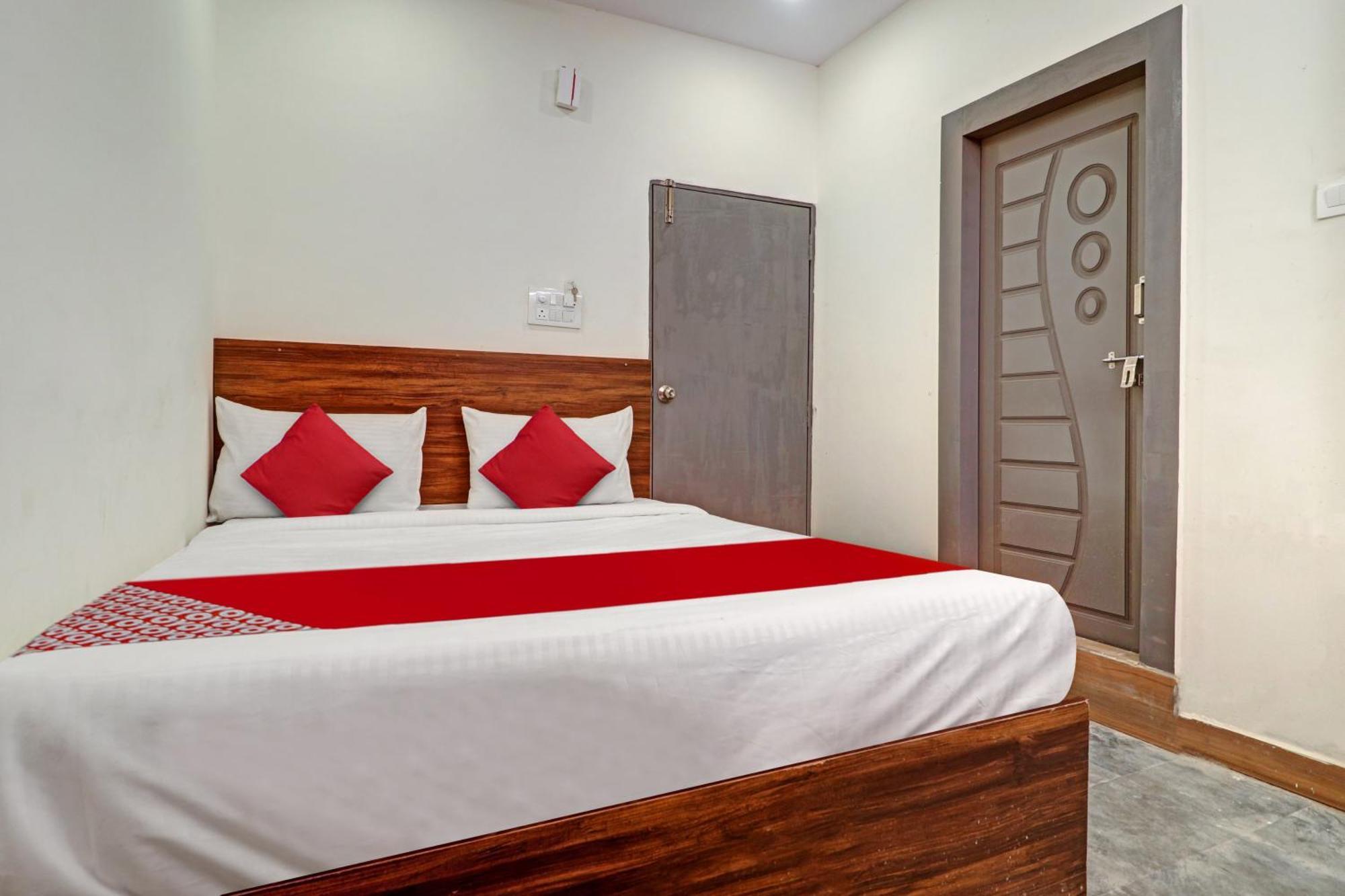 Hotel O Lavish Stay Sururnagar ภายนอก รูปภาพ