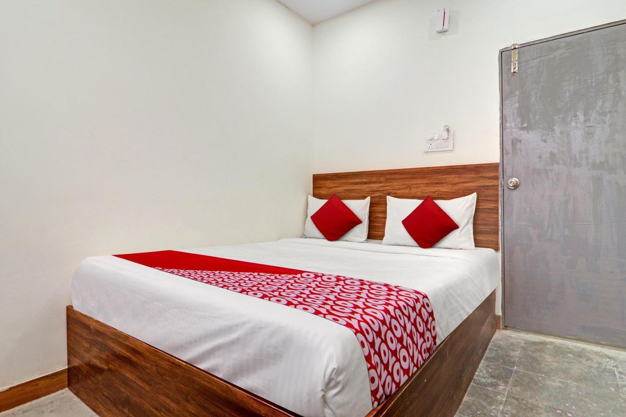 Hotel O Lavish Stay Sururnagar ภายนอก รูปภาพ